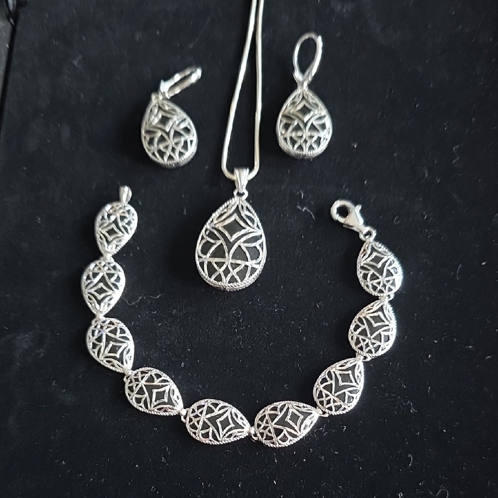 Elegant Sterling Silver And Onyx Jewelry Set